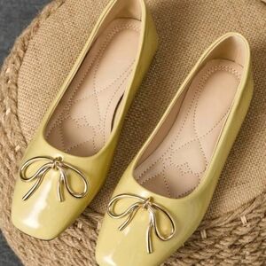 Elegant Gold Bow Flats